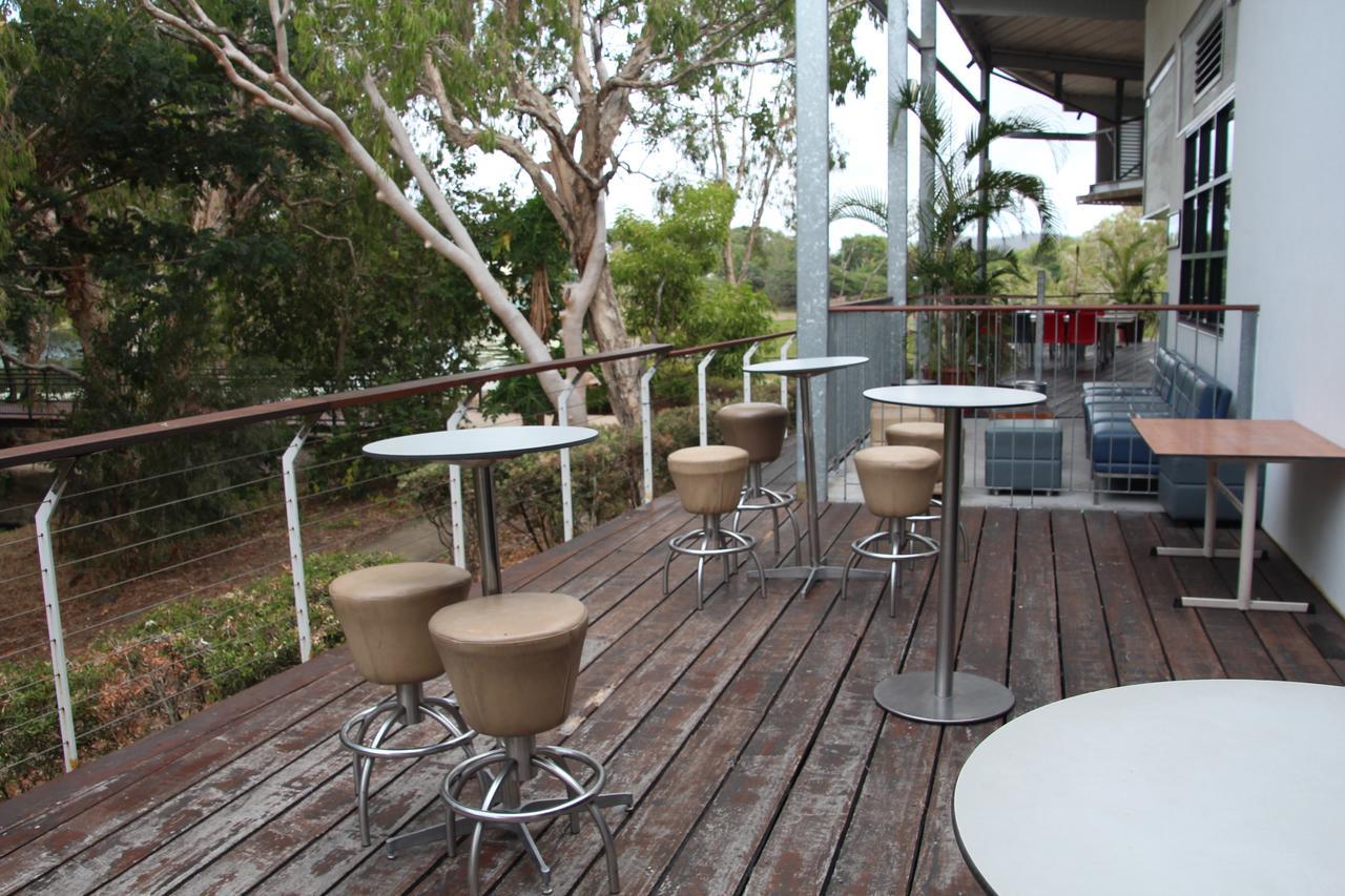 Riverview Tavern Ross River Екстер'єр фото