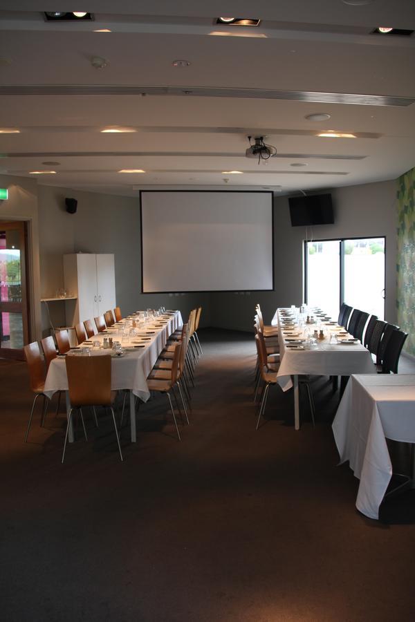 Riverview Tavern Ross River Екстер'єр фото